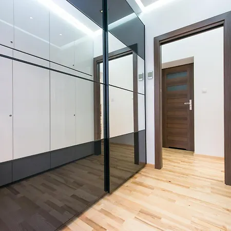 Old Town Square P&o Apartman