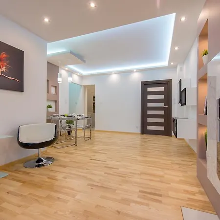 Old Town Square P&o Apartman