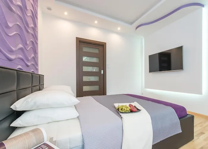 Old Town Square P&o *