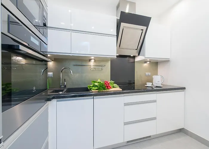 Old Town Square P&o Apartment