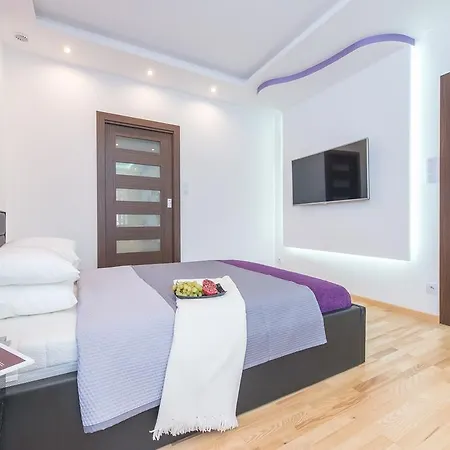 Old Town Square P&o *