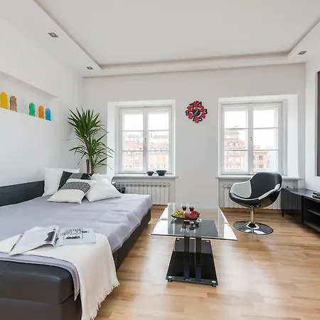 Old Town Square P&o Apartment